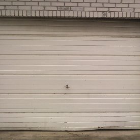 Outdated Single Garage Door &#8211; Before